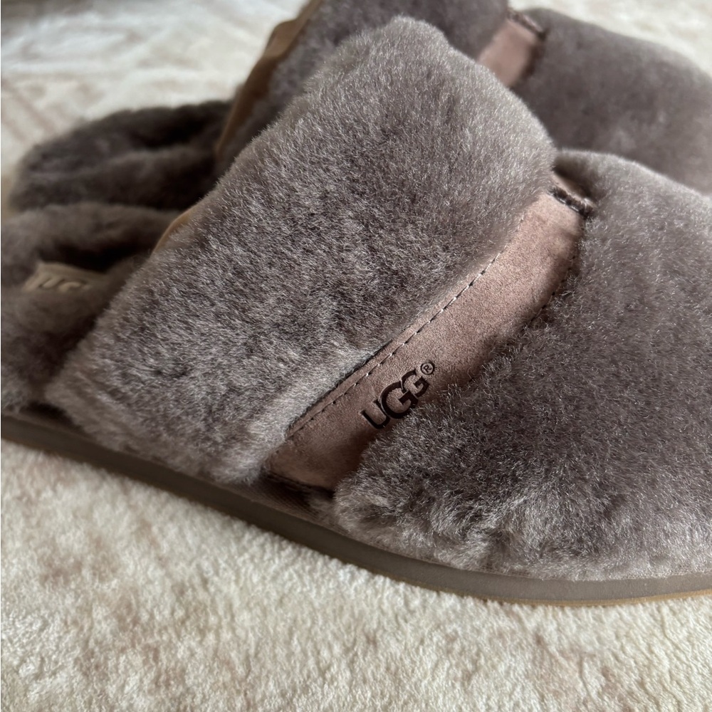UGG Women's Cozy Fluffy Slippers